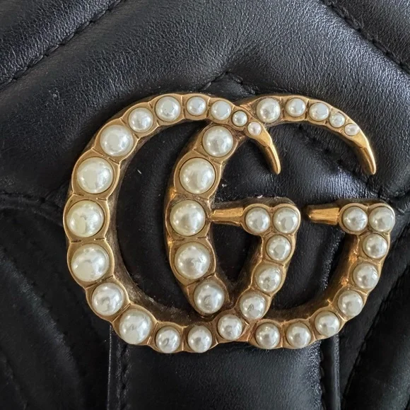 🌟Rare Gucci🌟 Pearl Bag with Gold Chain
Shoulder/ crossbody / belt bag - Picture 2 of 8